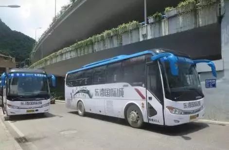 2017年1月21日,投入試運行的第一輛 brt 車輛緩緩駛出貴陽北站 brt