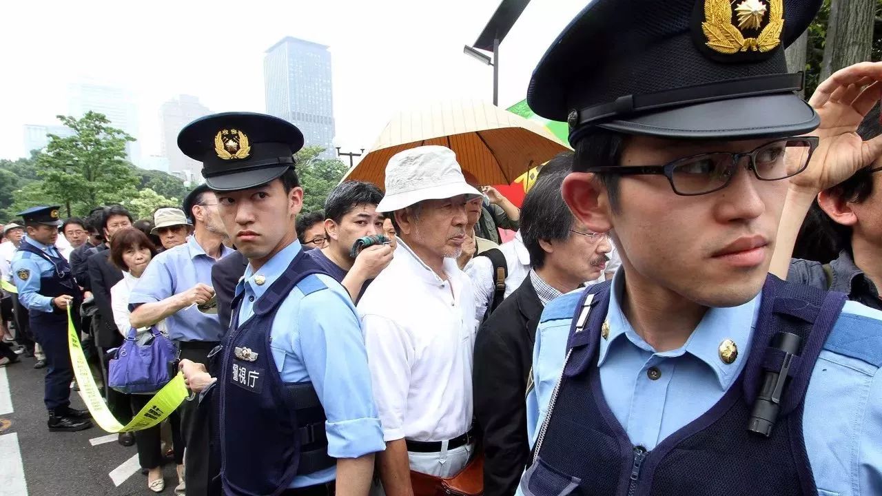 日本警察毫无战斗力?他们平日的工作让人大跌眼镜!