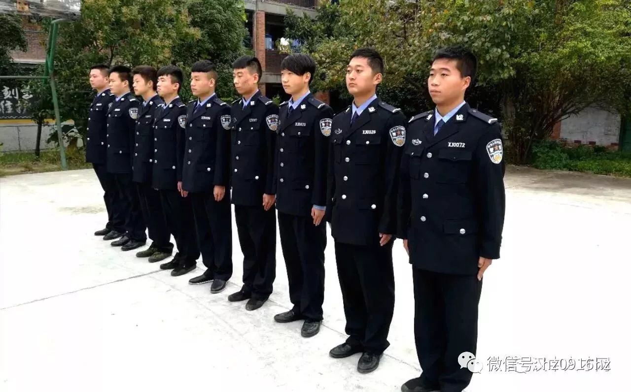 协警衣服图片