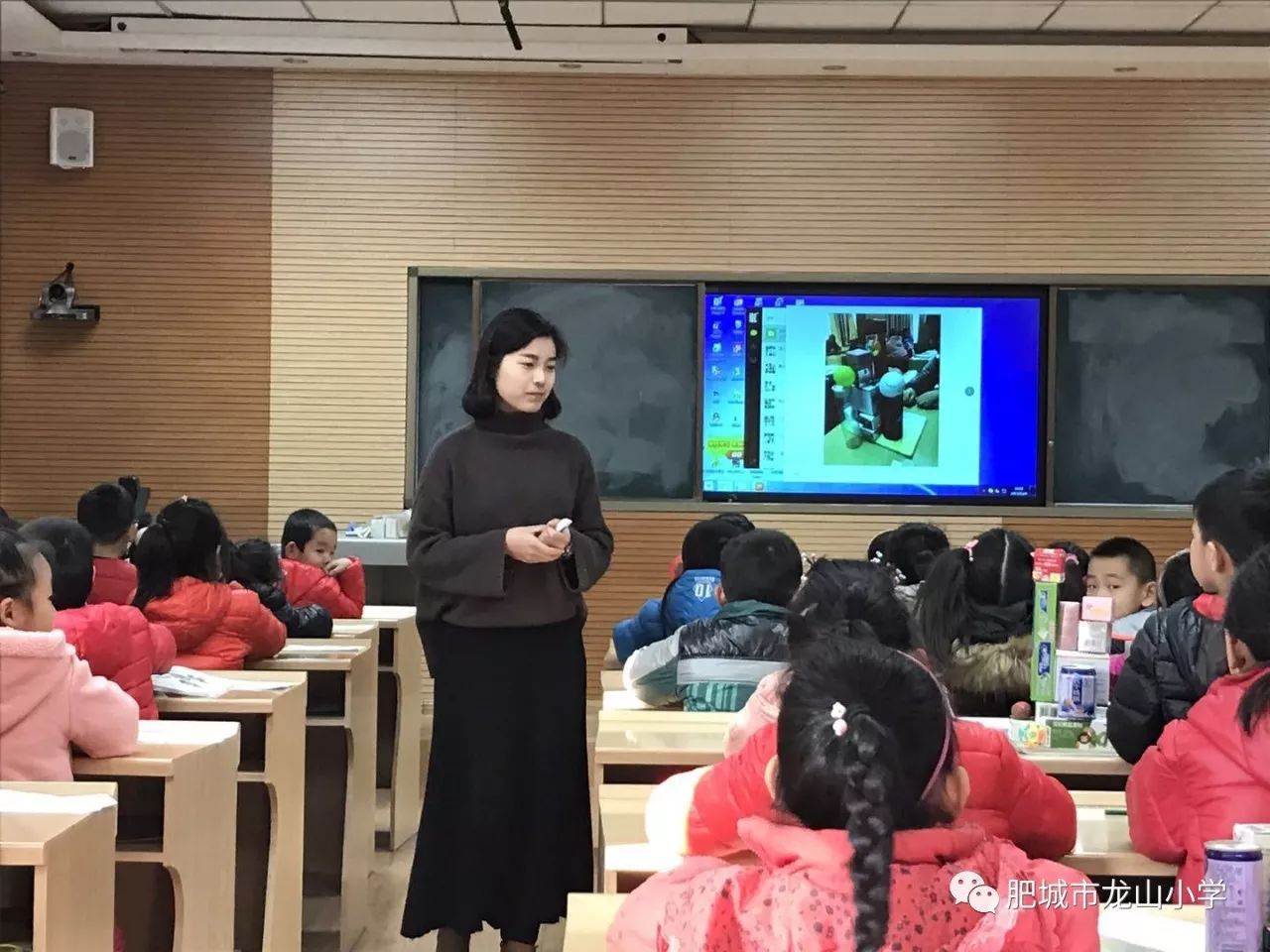 龙山小学新教师评比课圆满举行