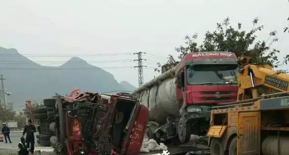 桂林市临桂区临苏路致远路口突发一起惨烈车祸,事故导致一人死亡