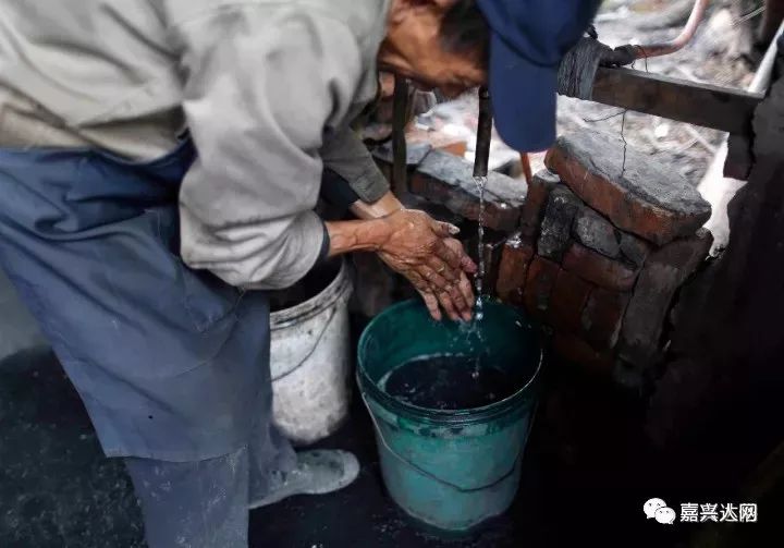 老田是打煤高手,配料更是行家裡手,經他製作的煤球耐燒,受到用戶口