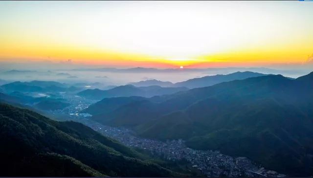 基本介绍:石牛山以山脊为界,西北面为富阳所辖,东南面为萧山地界