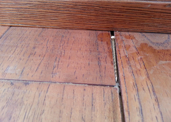 怎么避免实木地板变形、起拱、缝隙？老师傅教你五招