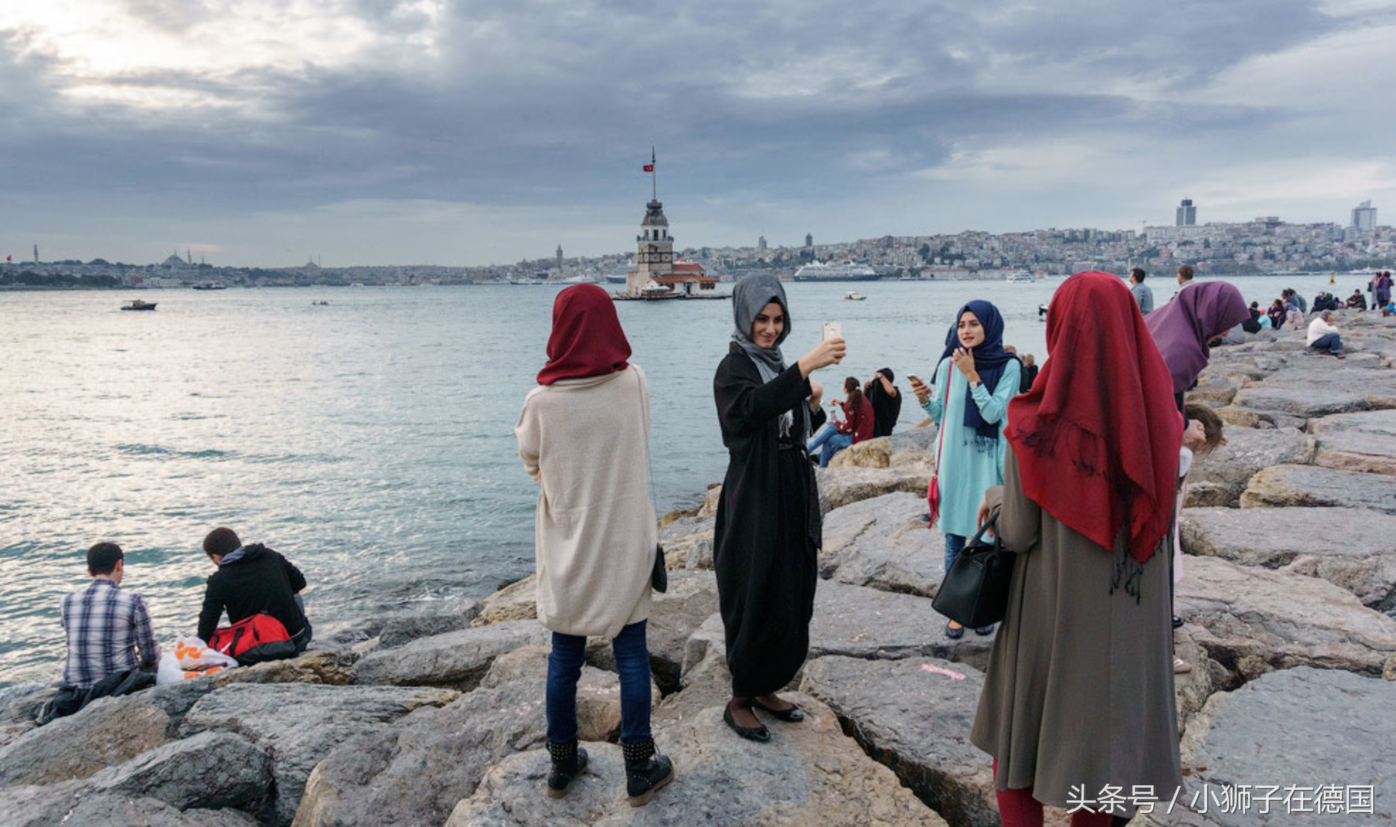在土耳其,女孩们对自拍的热情