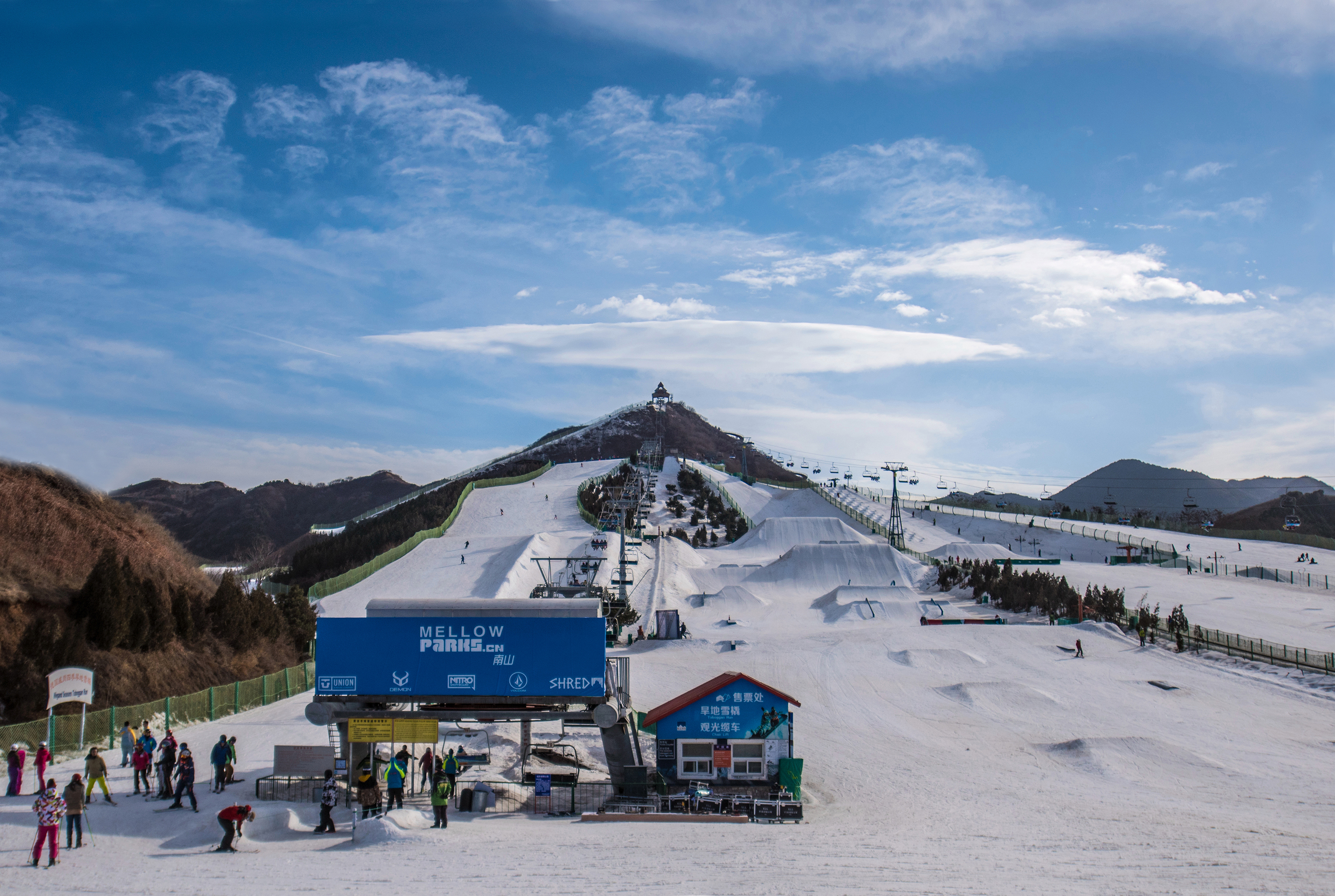 温馨密云为主题,包含奥密——温泉星空下的温泉小镇, 炫舞滑雪