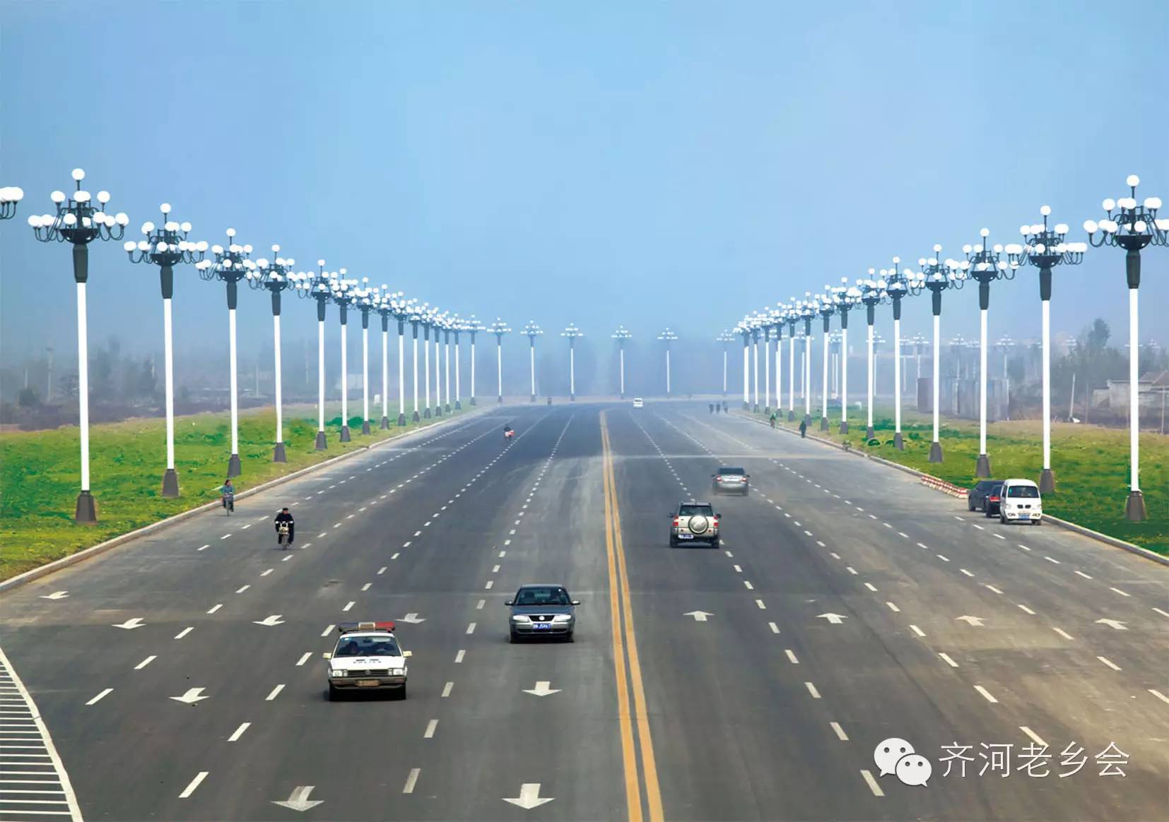 雙向六車道變為雙向十車道,路面盡頭就是