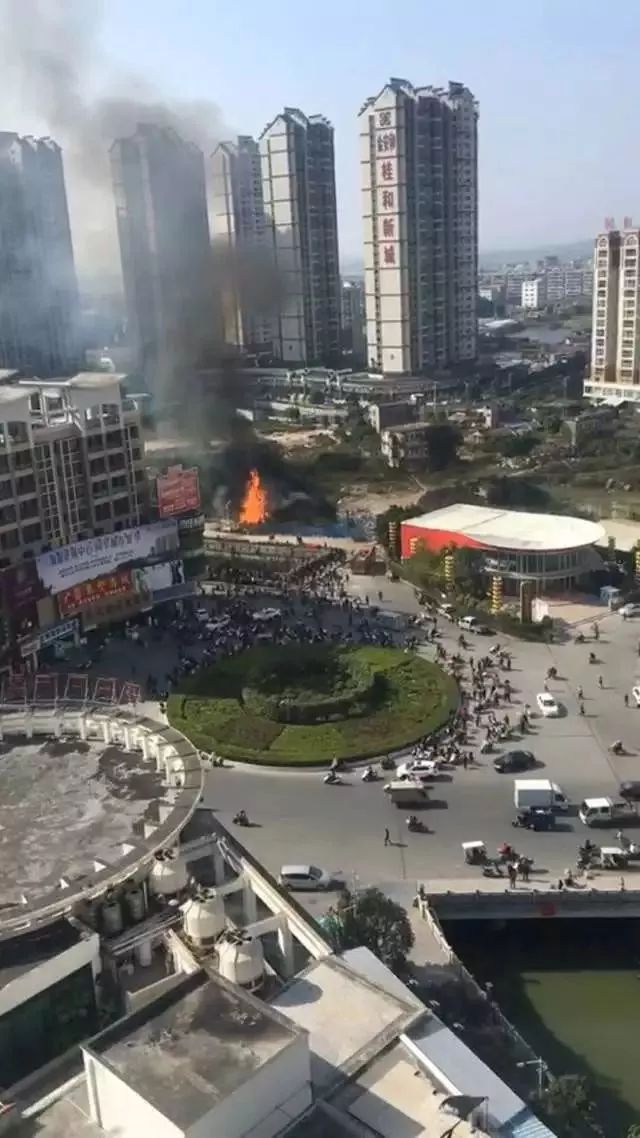 【街市事】今天上午汕头某地火灾中发生爆炸,竟然是因为