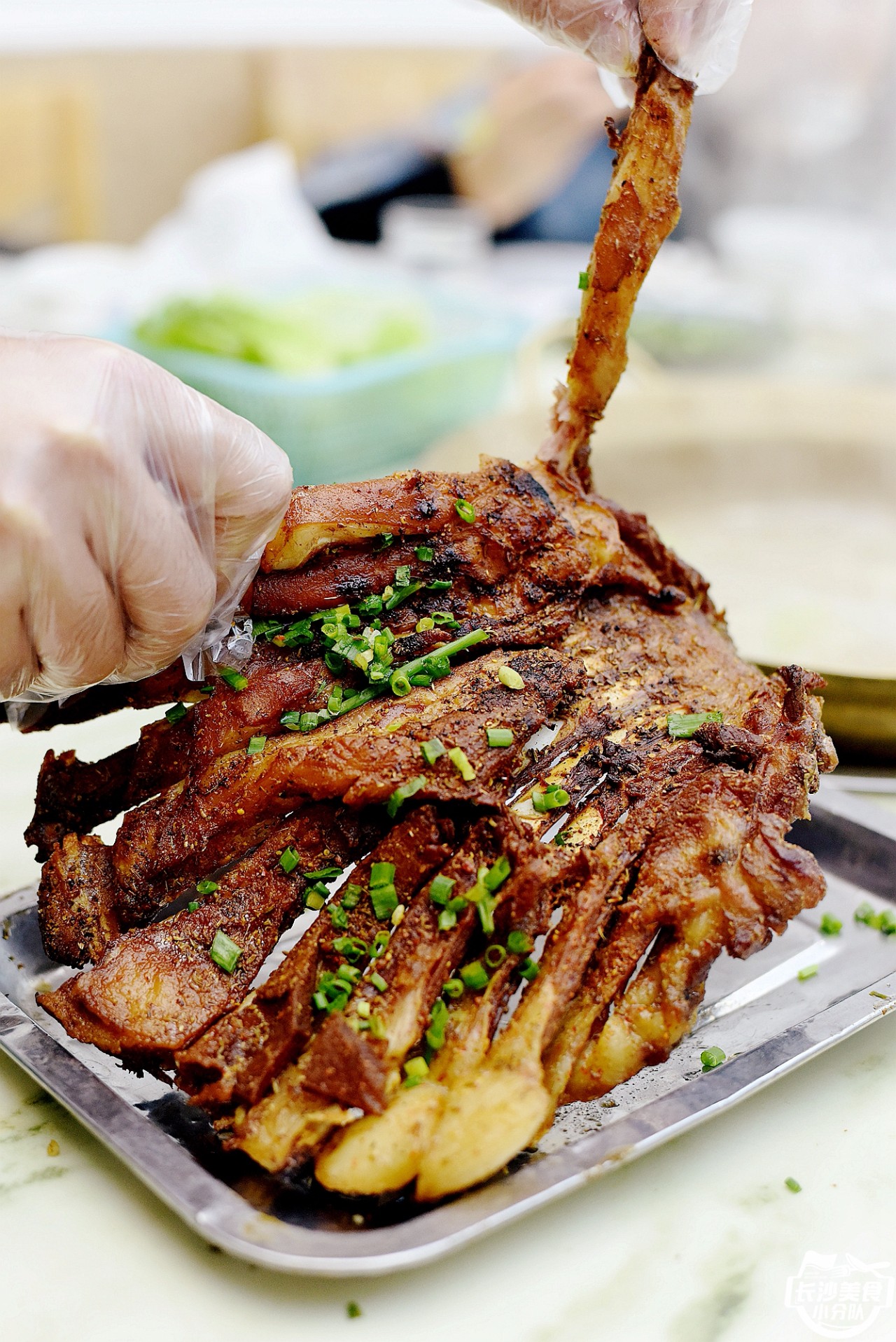 烤羊肉,羊肉火锅!小街内的内蒙古羊肉馆人气挺旺