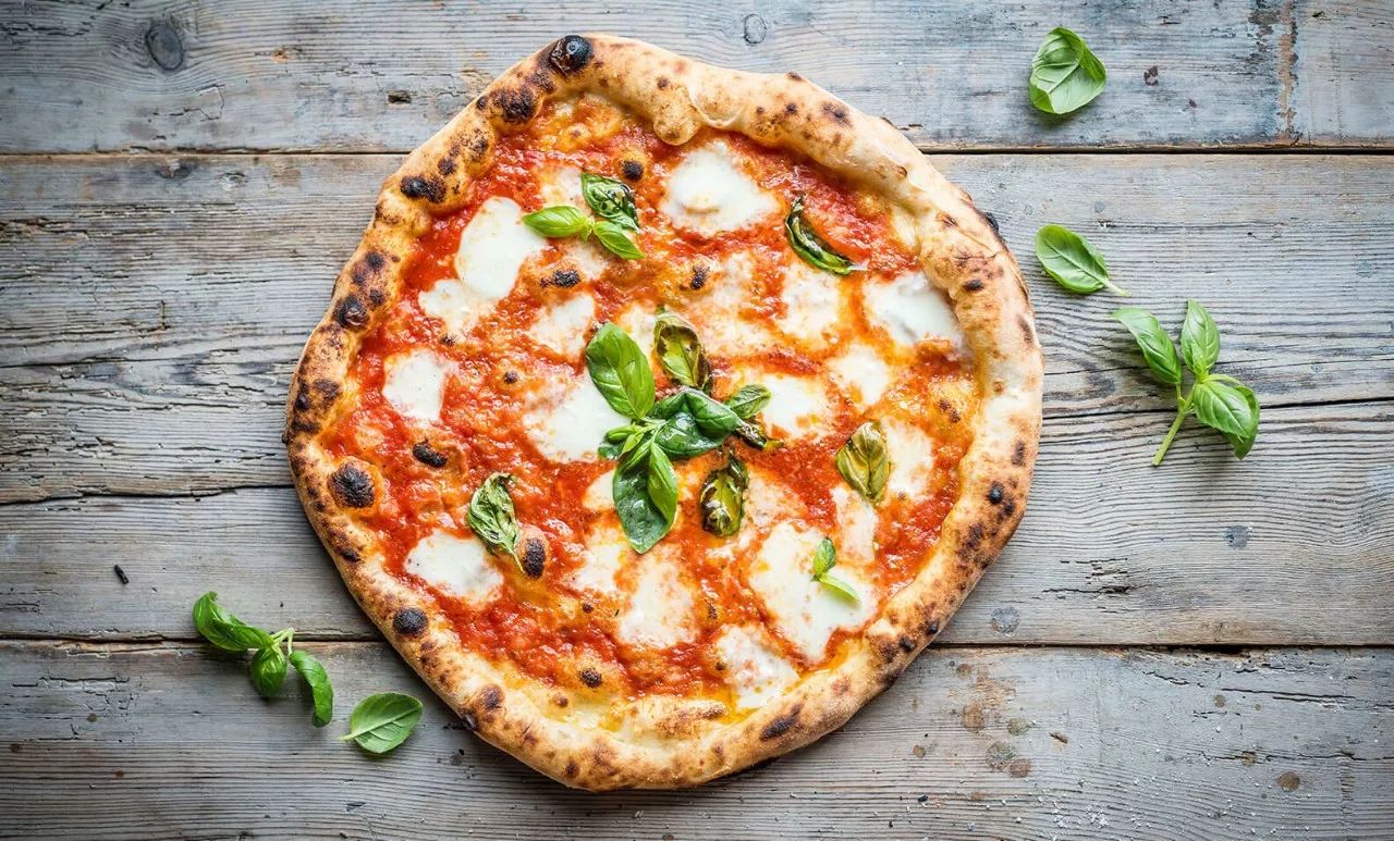 所以赫然入选意大利那不勒斯的传统披萨饼新增的世界非物质遗产名录