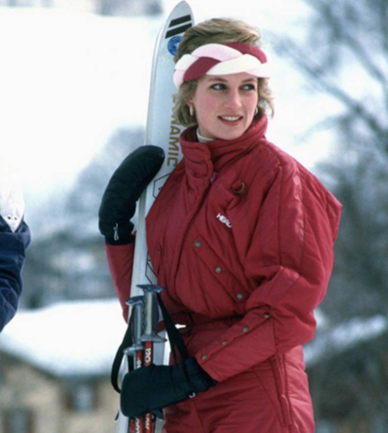 1991年,黛安娜王妃以一身红色滑雪装扮现身奥地利