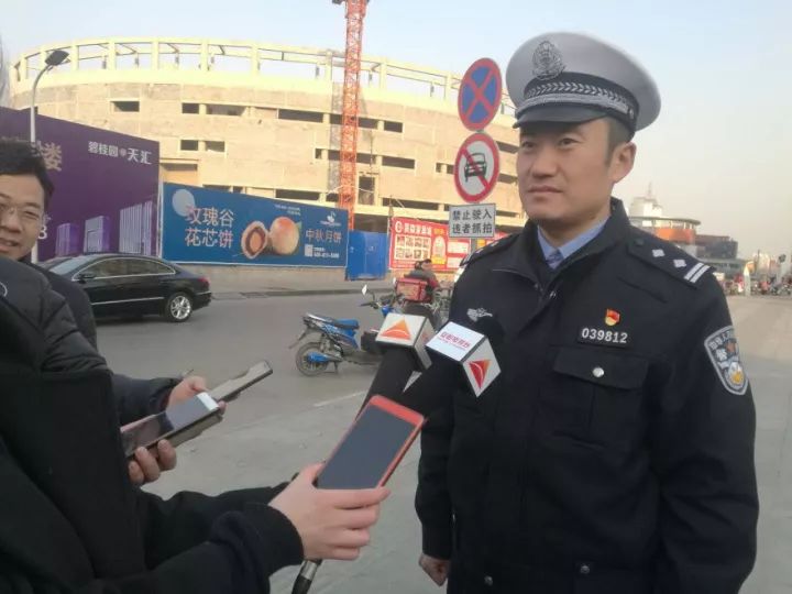 安阳市公安交警支队直属大队大队长 李刚接受记者采访另外,从今天开始