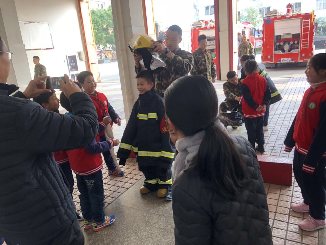 警營開放日丨安洲小學師生遊紅門零距離體驗消防