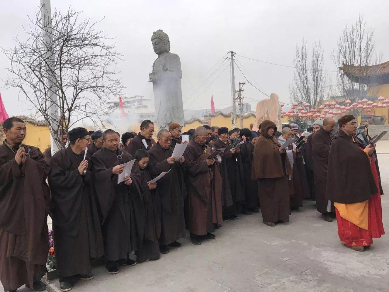 诵念点灯祈愿文,祈愿国运昌盛,灾疠不生,众生同沐三宝慈光,增福延寿