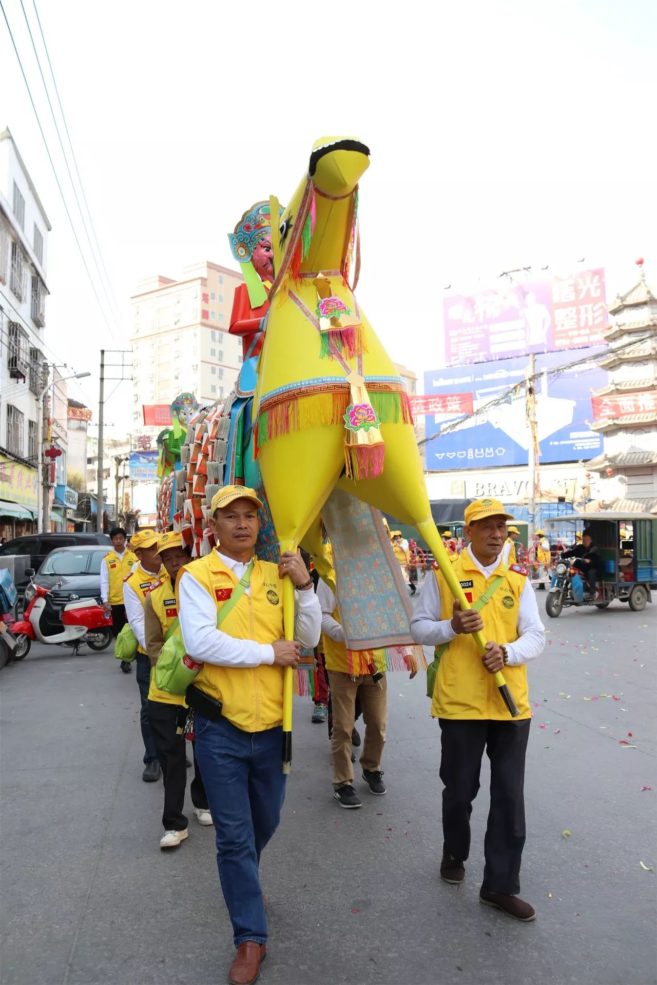 今天潮陽穀饒出現一艘大船還有鎮壇大將軍騎馬護送