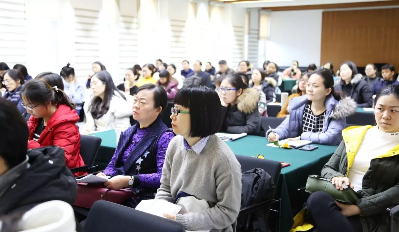 畅谈会上,来自北京外国语大学的任文教授,南京师范大学的田朝霞教授和