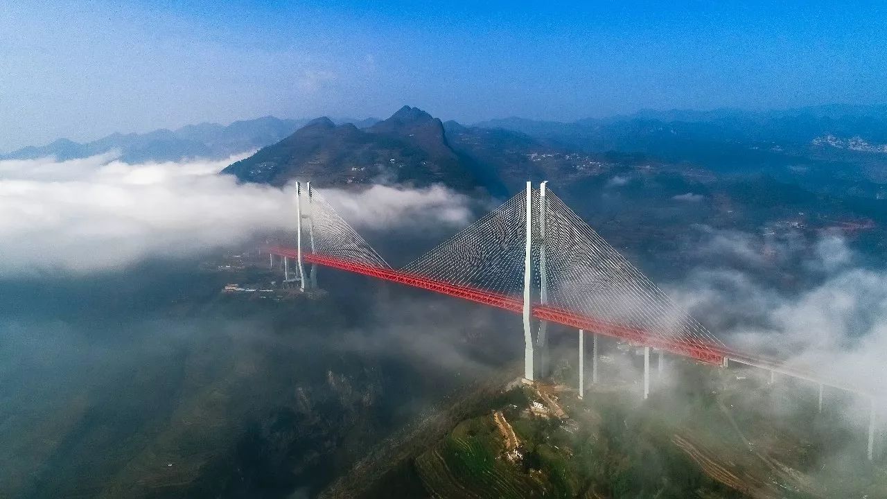 北盘江大桥 王远明 摄玉舍森林公园雪山晨光 杨茜雲 摄钟山区梅花山