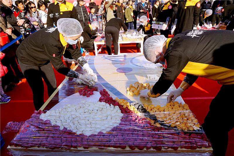 第二届小恒饺子节,最大饺子拼图创吉尼斯世界纪录!