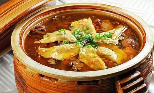 以前,蒸盆子在紫阳县是贵重菜,只有在大年三十的年夜饭上才吃的到