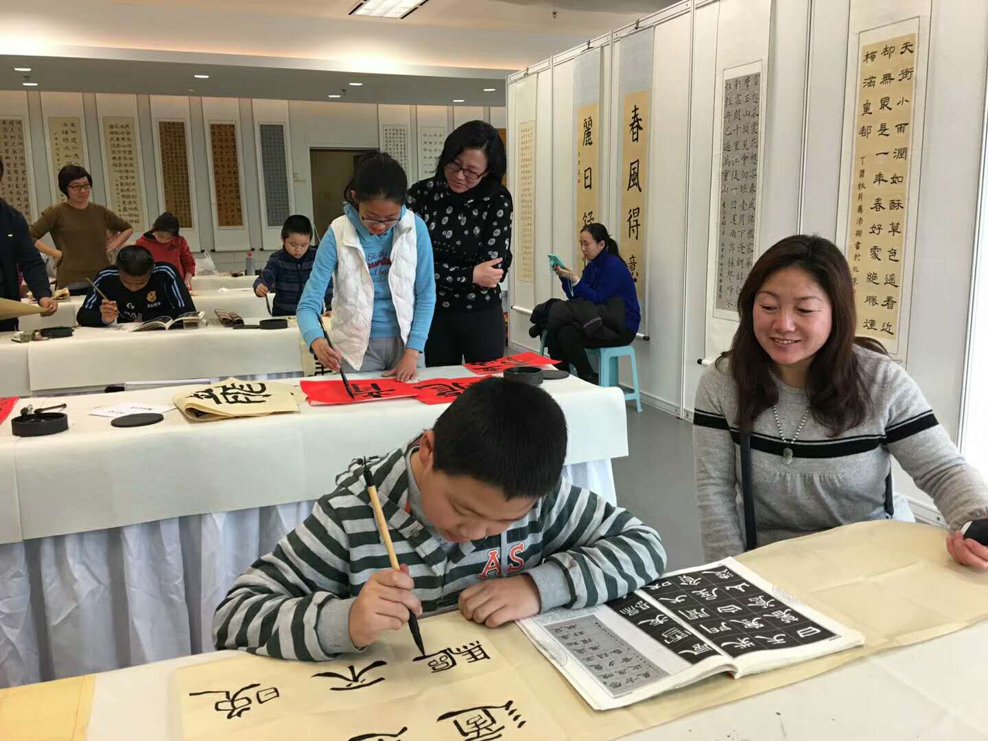 朝花艺术总团书法团举行"童心向党牢记使命"师生优秀书法作品展