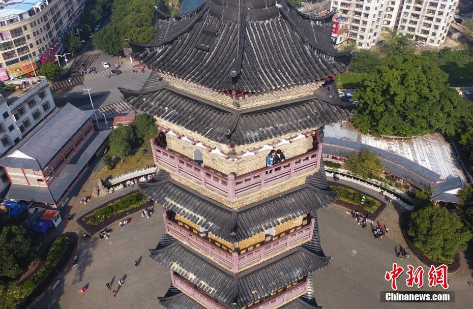 航拍江西信丰大圣寺塔九层十八级造型雄伟