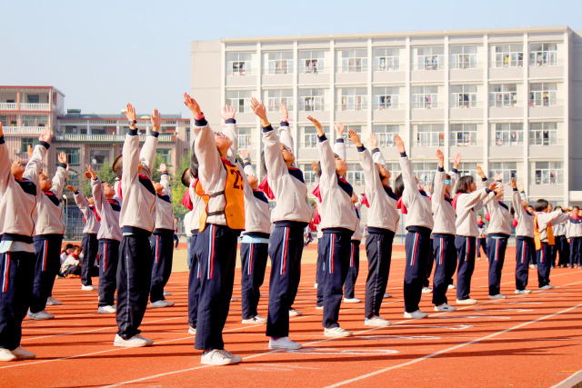 2017年下学期展辉学校初中部七,八年级大课间比赛活动精彩掠影