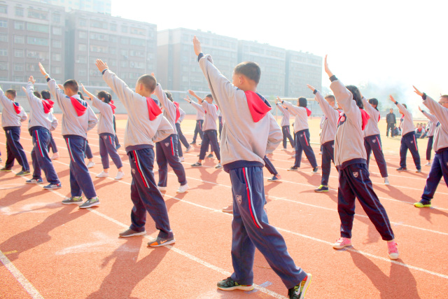 2017年下学期展辉学校初中部七,八年级大课间比赛活动精彩掠影