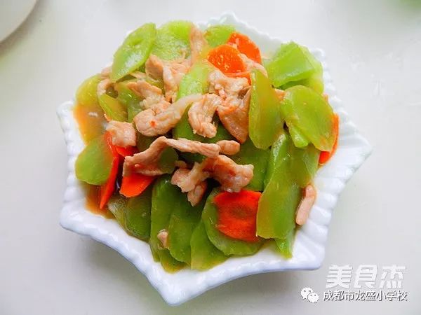 15 星期一 午餐 黑米米饭 莴笋炒肉 芋儿烧肉(胡萝卜 时蔬虾仁汤