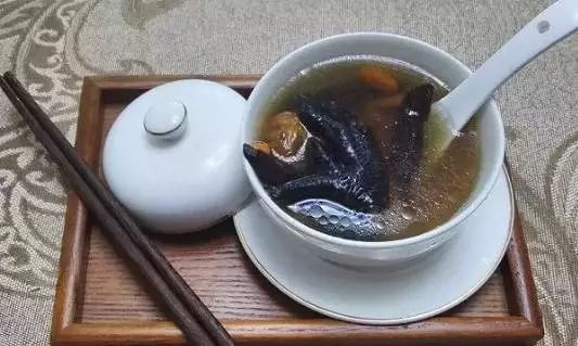 【靈芝烏雞湯】----安神補氣健康功效靈芝:養心安神,健脾胃,益氣血