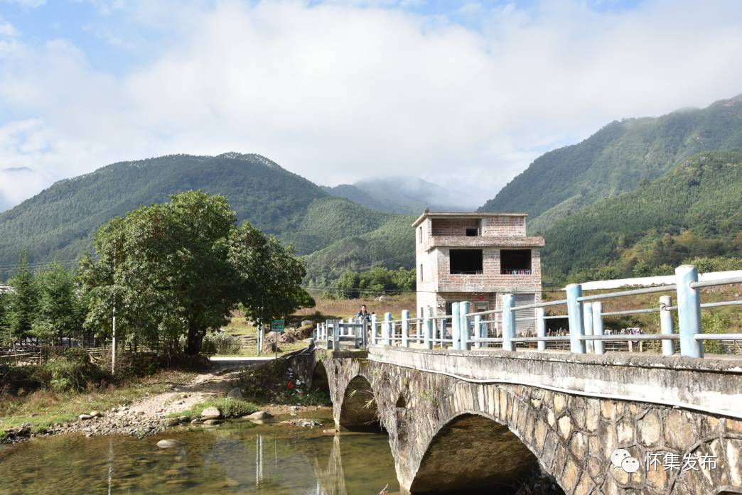 近年來,藍鍾鎮圍繞建設綠色生態旅遊城鎮的目標,加快打造藍鍾