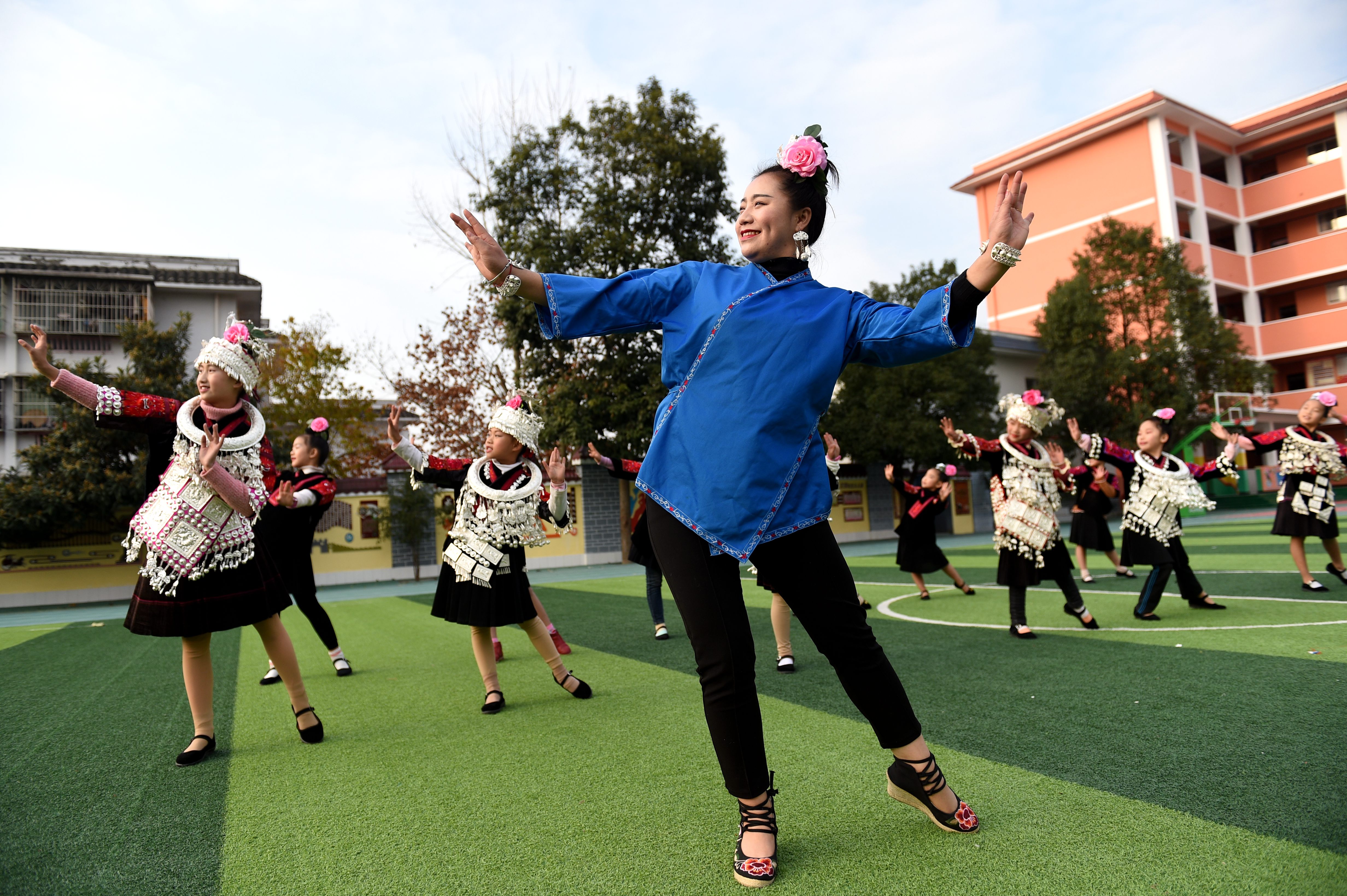 如今,反排木鼓舞作为台江苗族地区民间艺术,广泛活跃于当地学校
