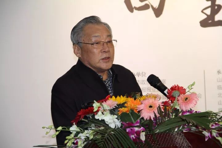 原中宣部秘书长,中央党史研究室副主任 王伟华致辞王伟华同志为画展