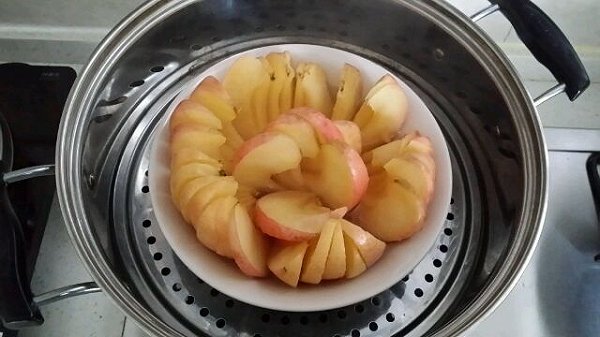 蒸苹果的功效与作用（吃蒸苹果的好处和坏处）