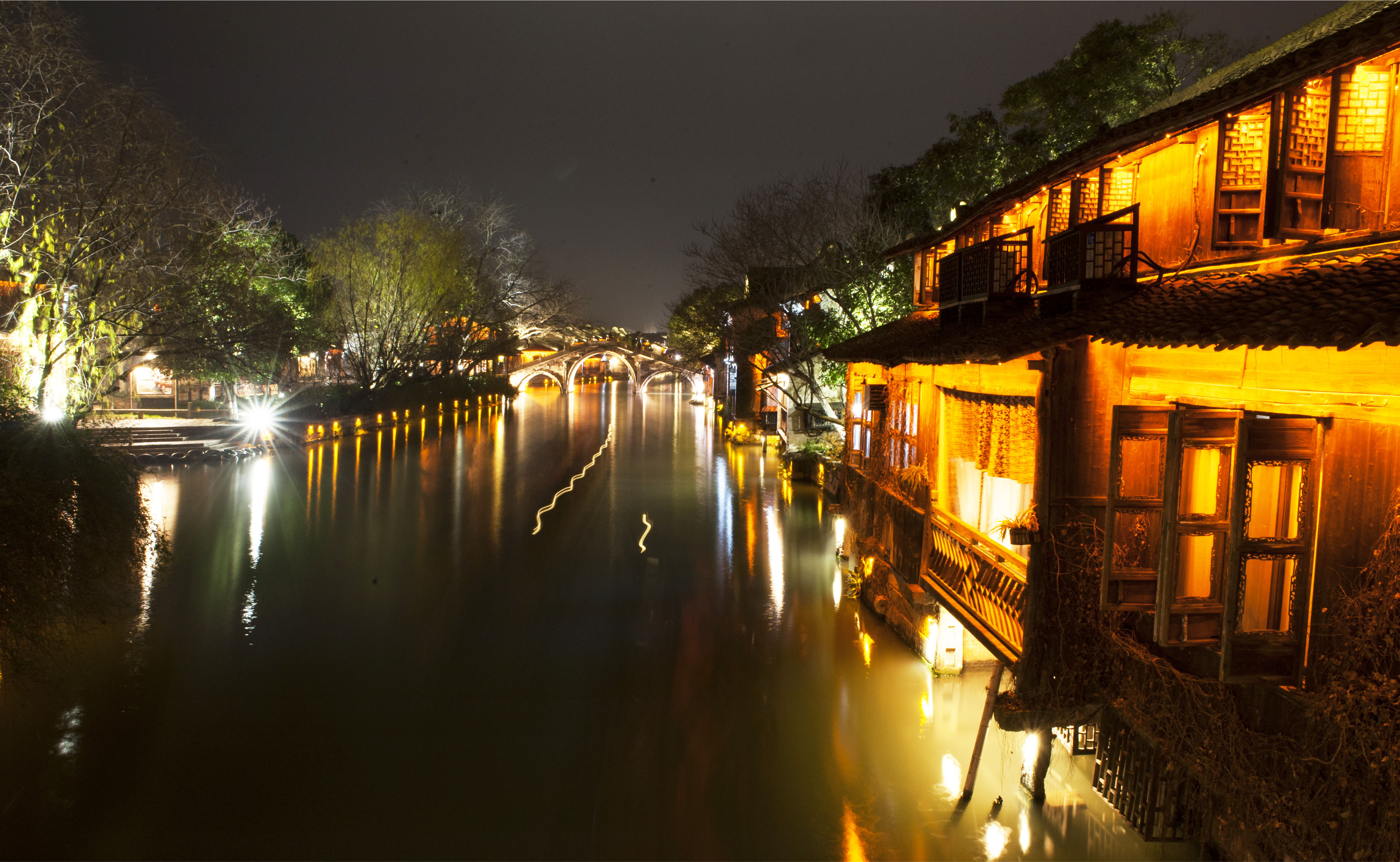 浙江嘉兴:乌镇的夜晚格外美