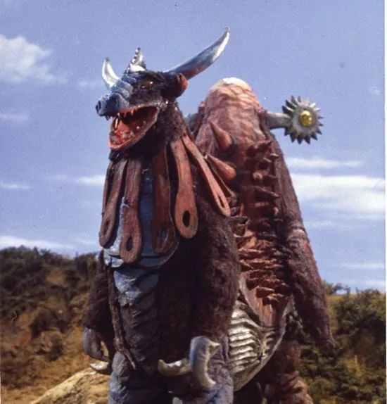 它名叫强博王,这头怪兽是艾斯奥特曼剧中最后出现的一头超兽了,称得上