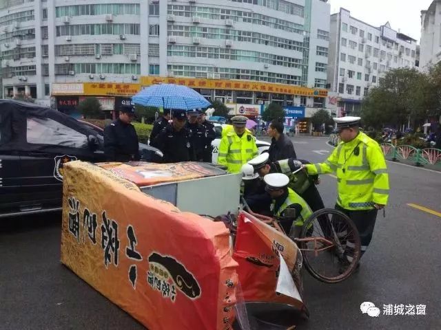 縣公安局交警大隊開展非法加裝動力人力三輪車整治來源:福建微浦城