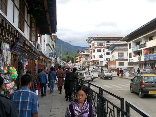 廷布是一个只有约5万人口的城市,它确实是不丹王国的首都,也是不丹第