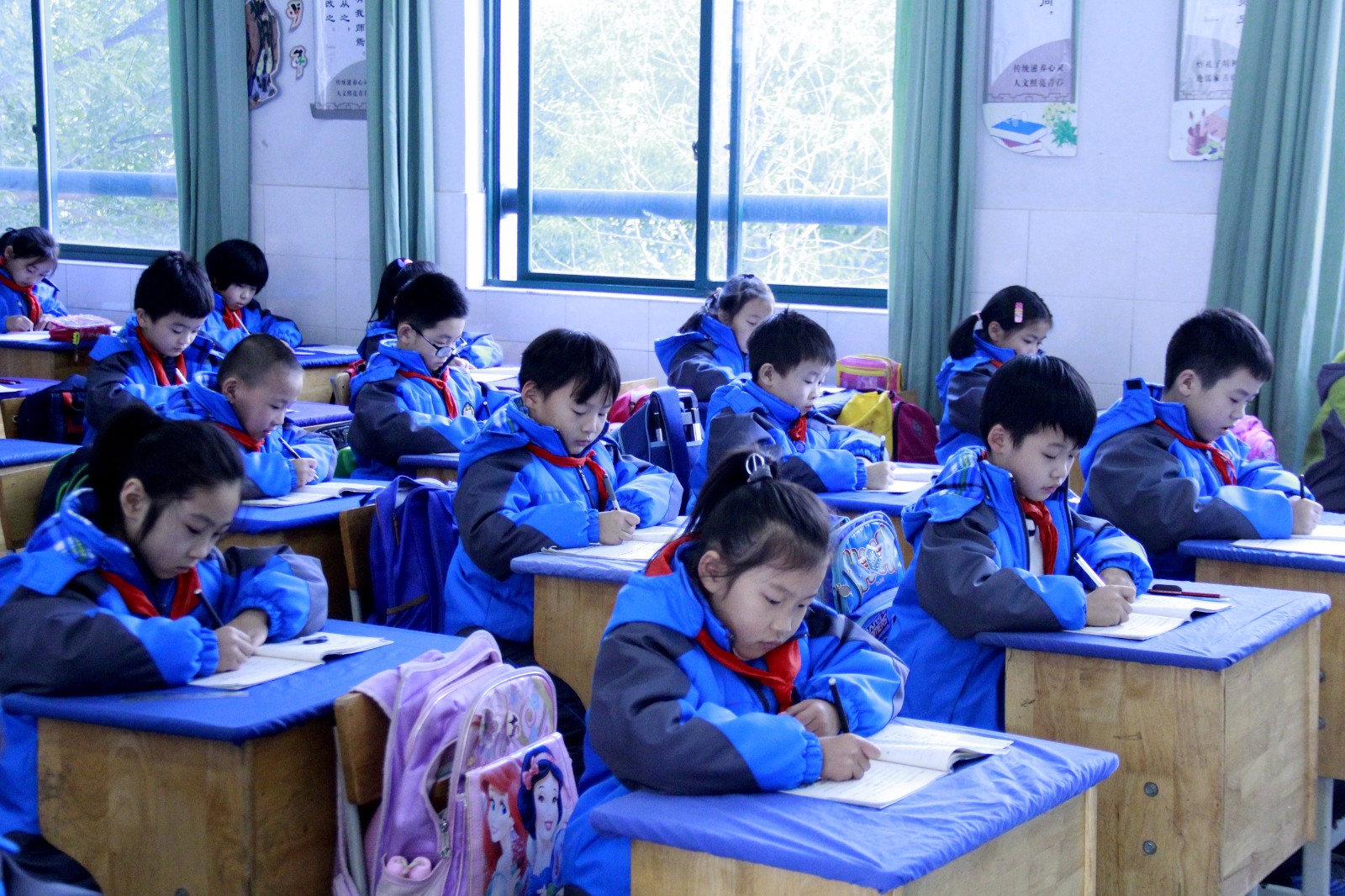 点横撇捺 规范写字 ——记泗门镇中心小学举行2017学年书法水平测试