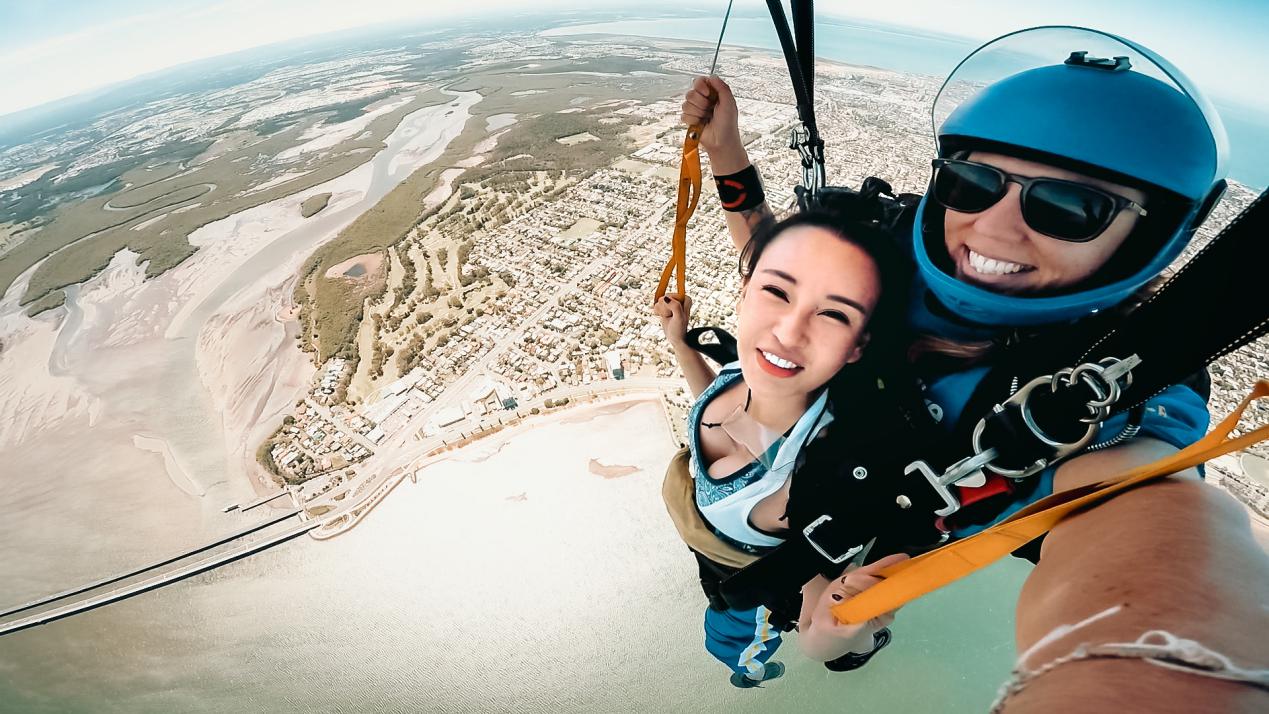 玩賽車高空跳傘懸崖瑜伽母其彌雅大概是我見過最大膽的女明星