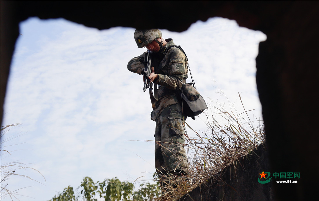 中國軍網(黃春霖,鄭冠弘 攝影報道)步兵是陸軍的主要兵種,無論機動