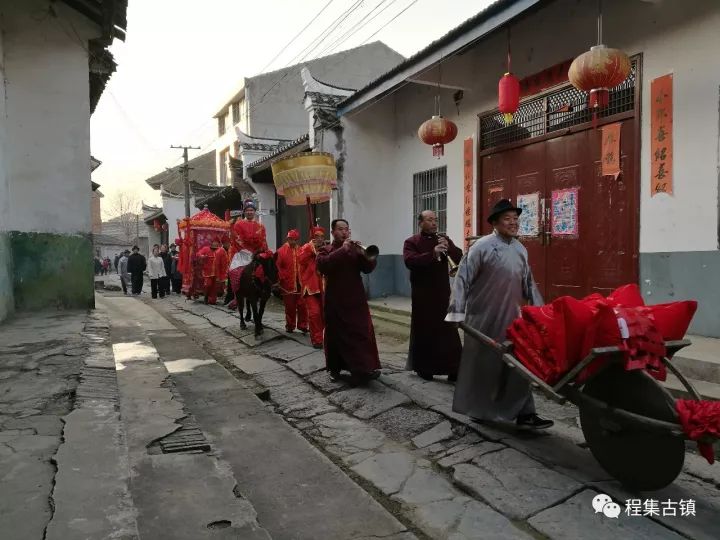 婚礼称心如意乌篷船旗袍秀来源:程集古镇end返回搜狐,查看更多