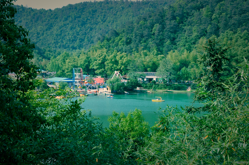 坐落在湖南·長沙·跳馬鎮·石燕湖,地處長沙,株洲,湘潭三市交匯處,被