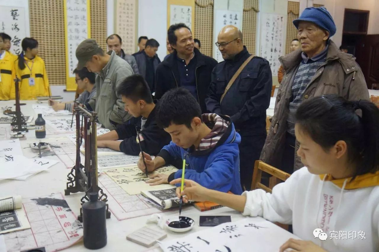 交流促發展——賓陽縣書法家協會成員走進新橋中學