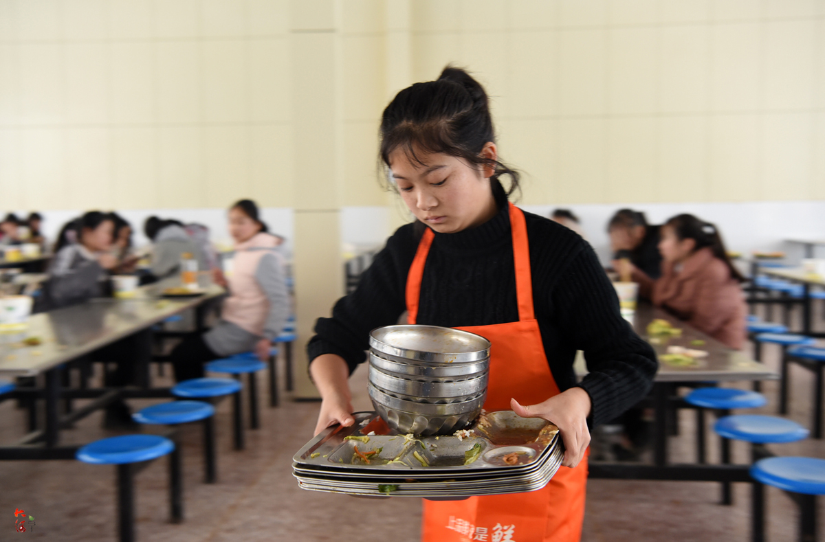 勤工俭学图片中学生图片