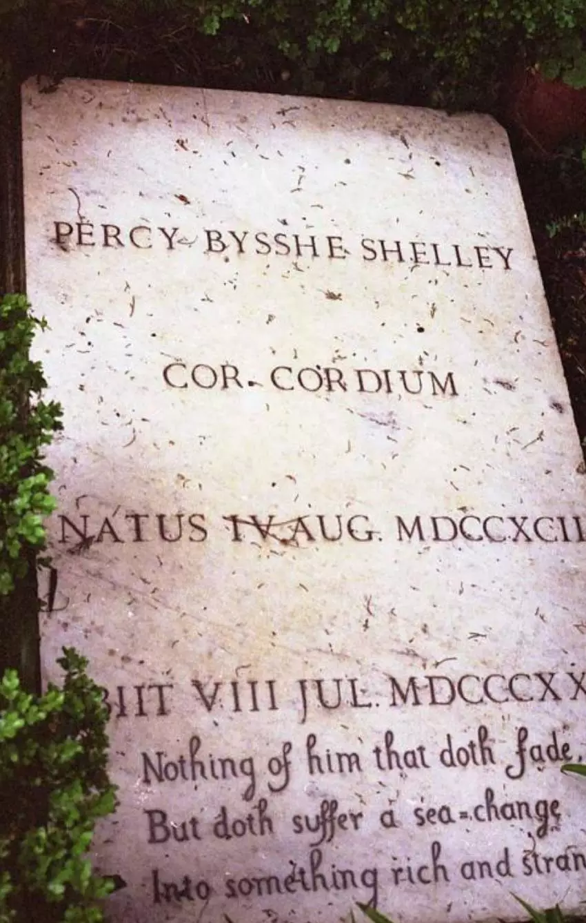 诗人雪莱的墓志铭/所以看了这么多「墓志铭」和「墓内刻字」后总算