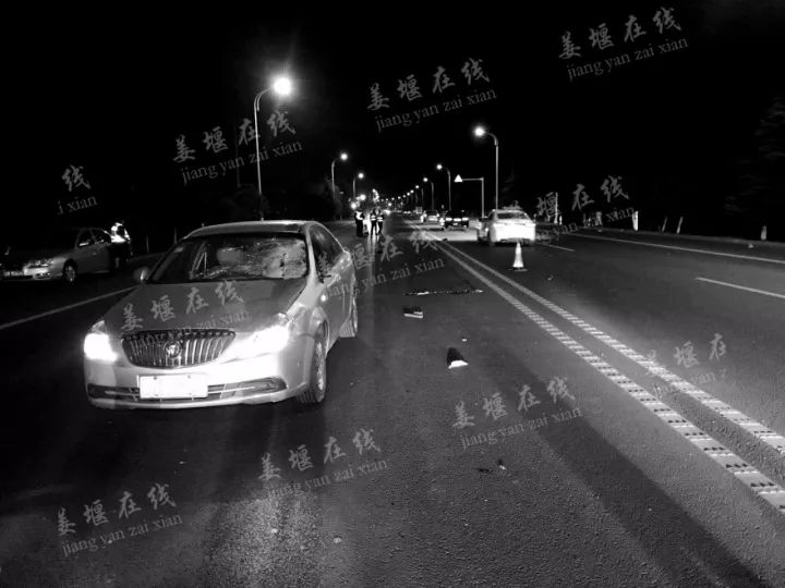 夜晚泰州328國道上發生慘烈車禍兩名女子被撞身亡