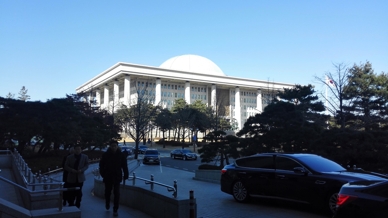 韩国国会大厦 摄影:黎萌国际在线报道(记者 黎萌):当地时间12月13日