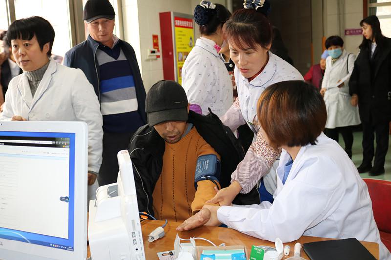 孝老,敬老政策體系和社會環境,推進醫養結合,加快老齡事業和產業發展