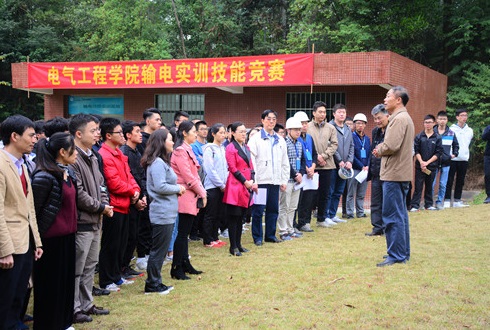 活动现场 陈泰霖 摄我校常务副校长曾志新,电气工程学院负责人,学生处