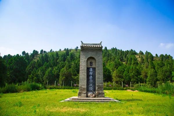 历史:茂陵是西汉五陵之一,是西汉武帝刘彻的陵墓,规模最大的西汉帝王